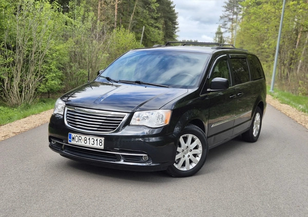 Chrysler Town &amp; Country cena 49900 przebieg: 230000, rok produkcji 2016 z Koniecpol małe 562